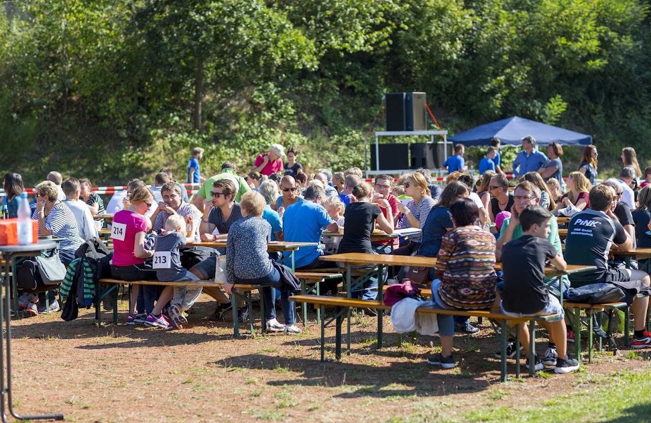 Bild vom 9. Benefizlauf im Jahr 2016. Dies ist das 176. Bild.